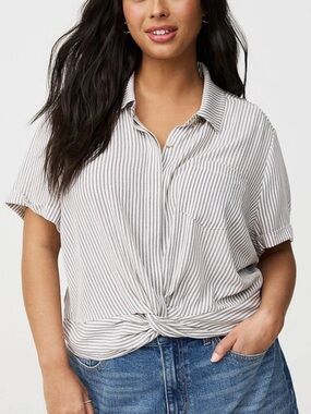 < Torrid Striped Crinkle Gauze Twist Front Top >